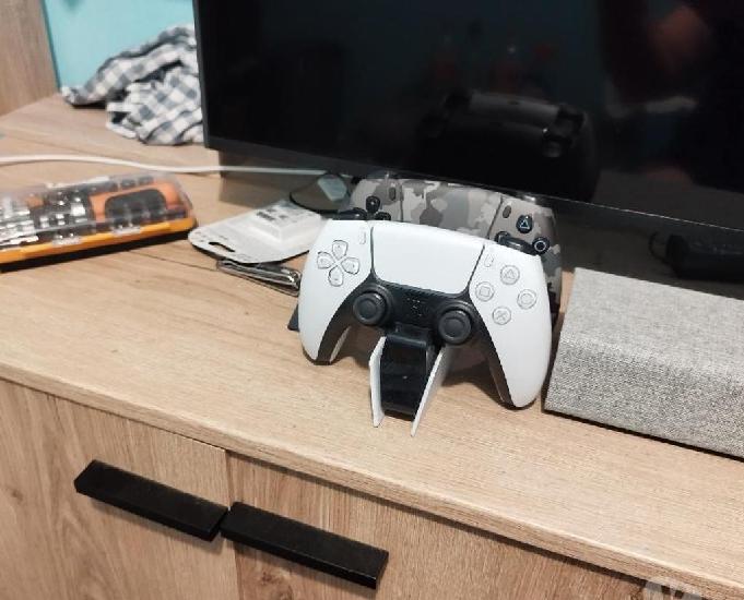 playstation 5 + 2 manettes + station de recharge