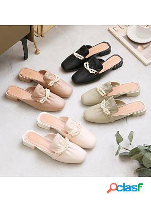 Fashionable summer pearl flats