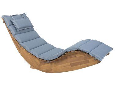 Chaise longue en bois naturel et coussin bleu brescia