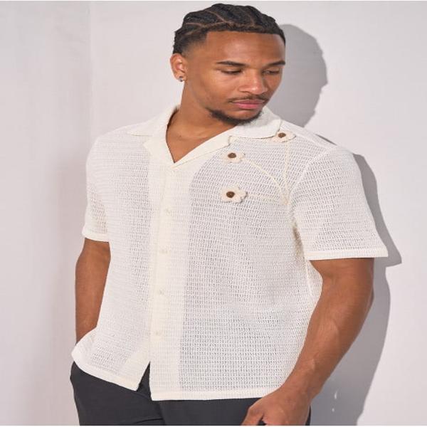 Chemise en maille beige b&#39;/xc3/xa0&#39; fleurs brodb&#39;/xc3/xa9&#39;es